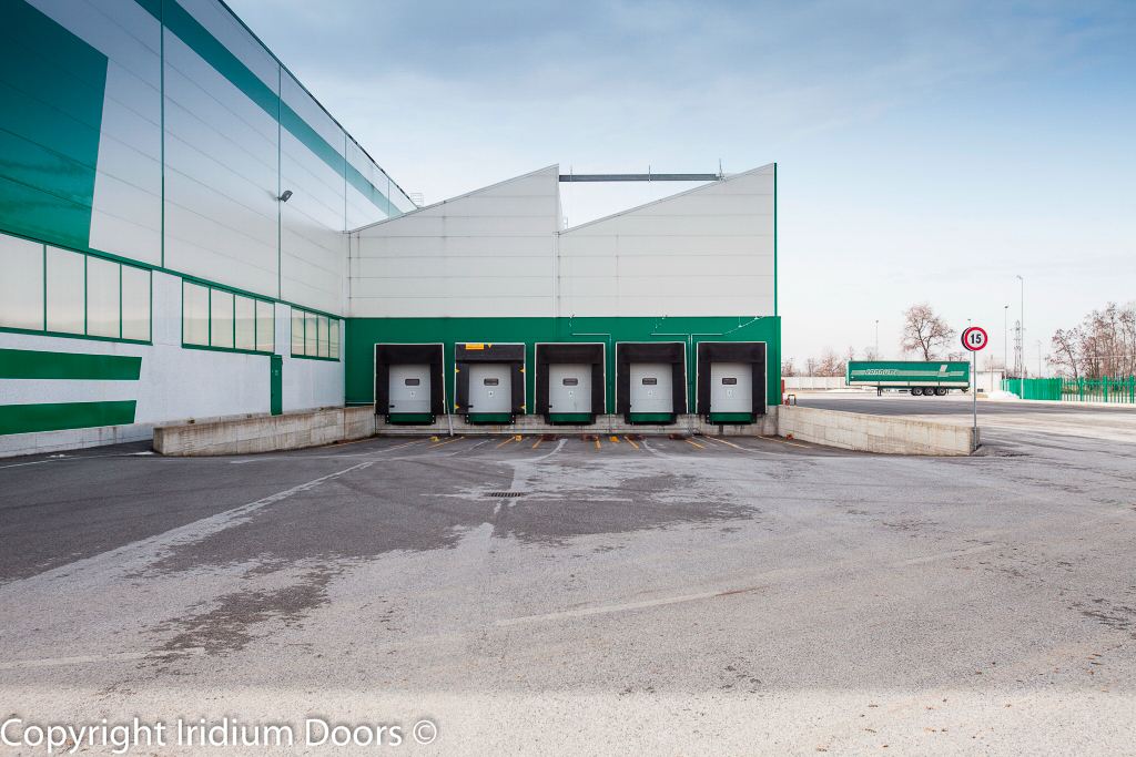 Iridium Doors Gallery Baie Di Carico 16