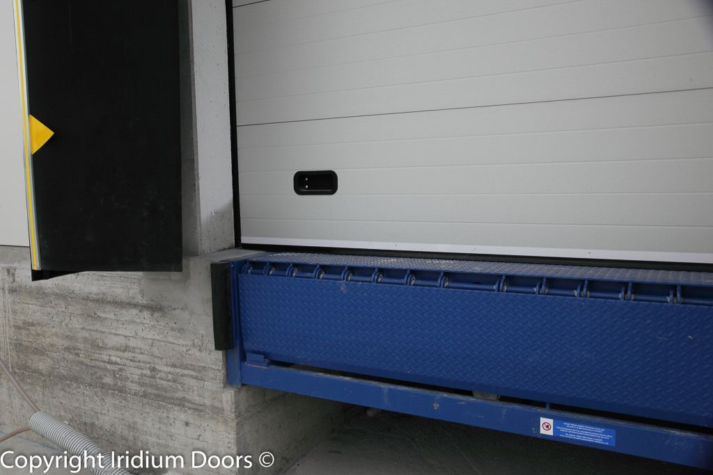 Iridium Doors Gallery Baie Di Carico 21