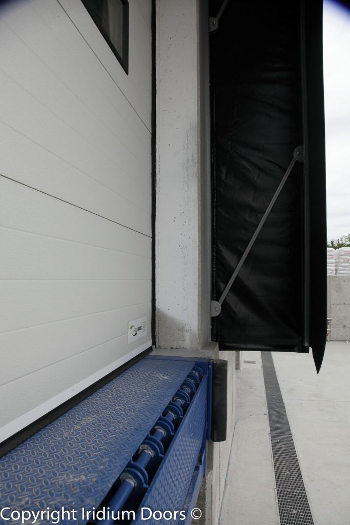 Iridium Doors Gallery Baie Di Carico 26