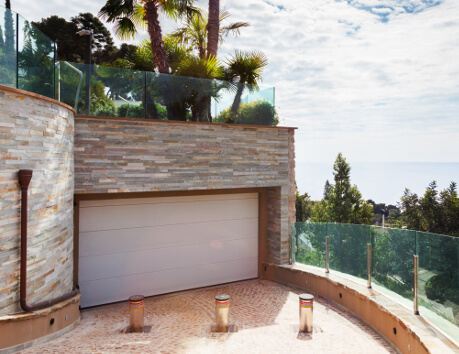 Le porte garage di IRIDIUM DOORS: per chiudere in bellezza