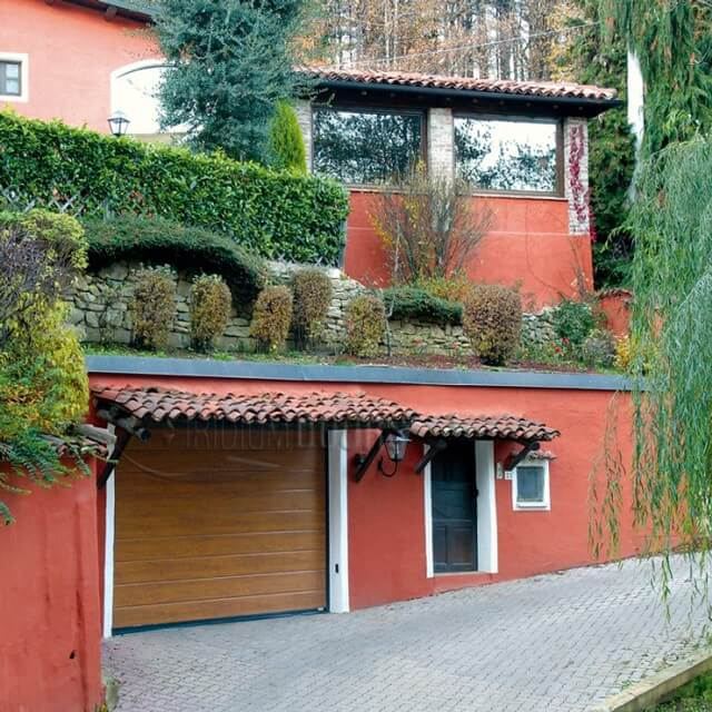 Portoni sezionali IRIDIUM DOORS: lo stile del tuo garage